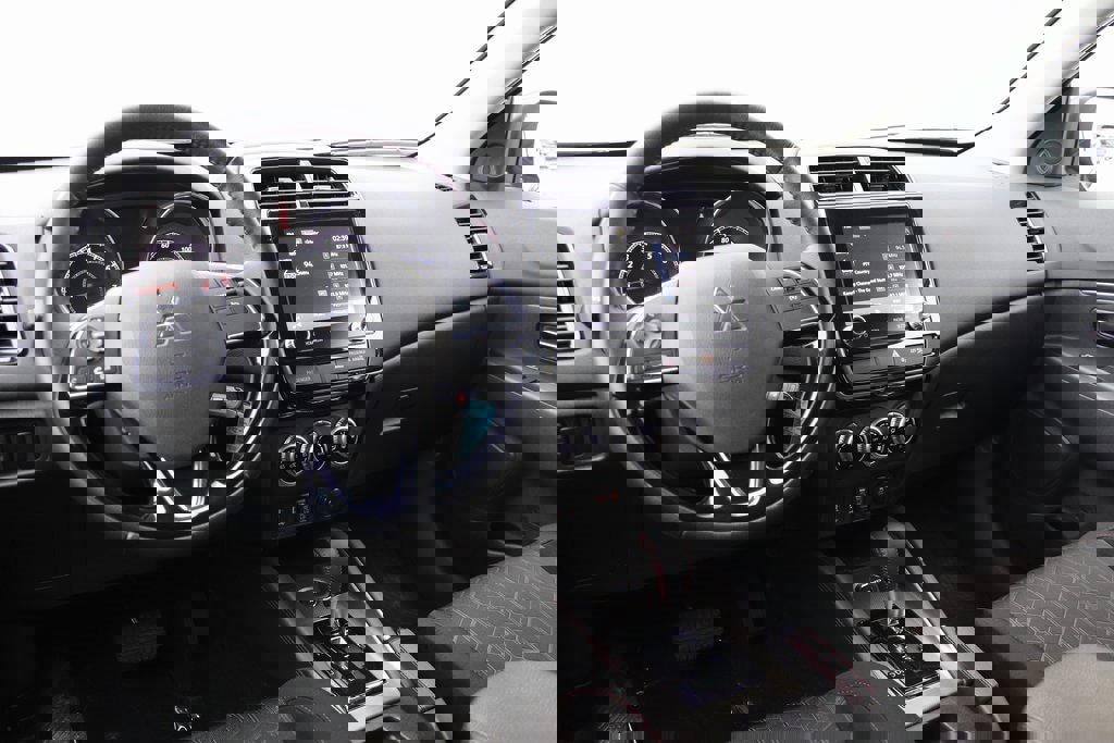 Used 2025 Mitsubishi Outlander Sport LE image 7