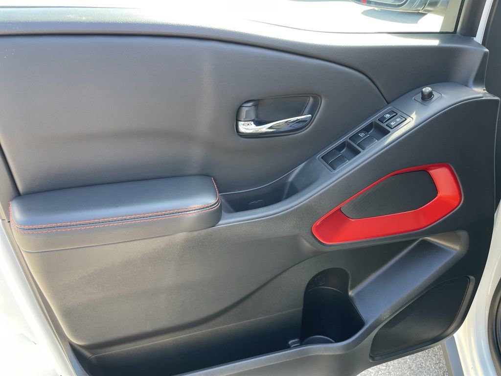 Used 2025 Nissan Frontier PRO-4X AWD/4WD image 5