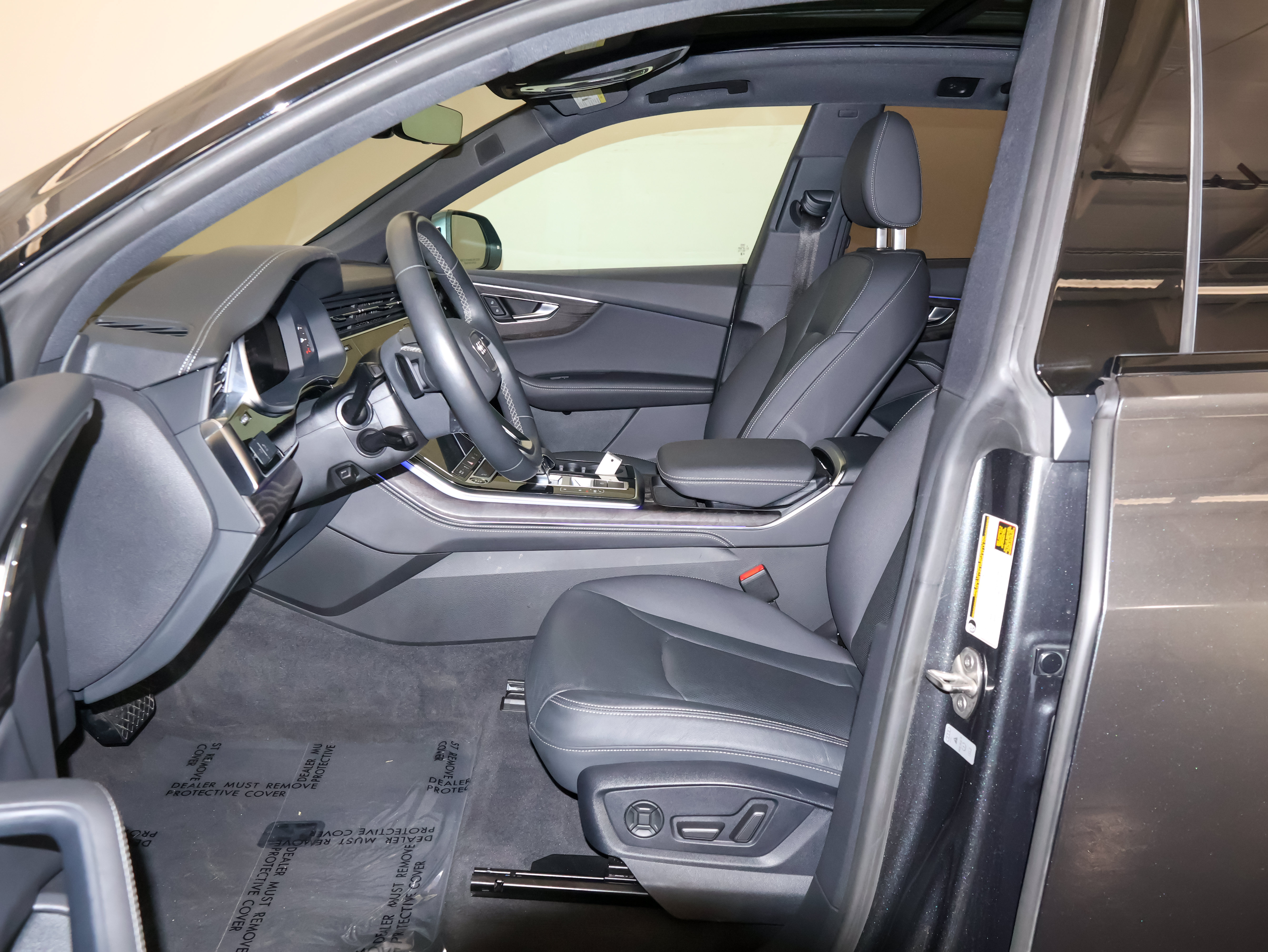 Used 2023 Audi Q8 Premium Plus w/ Premium Plus Package AWD/4WD image 15