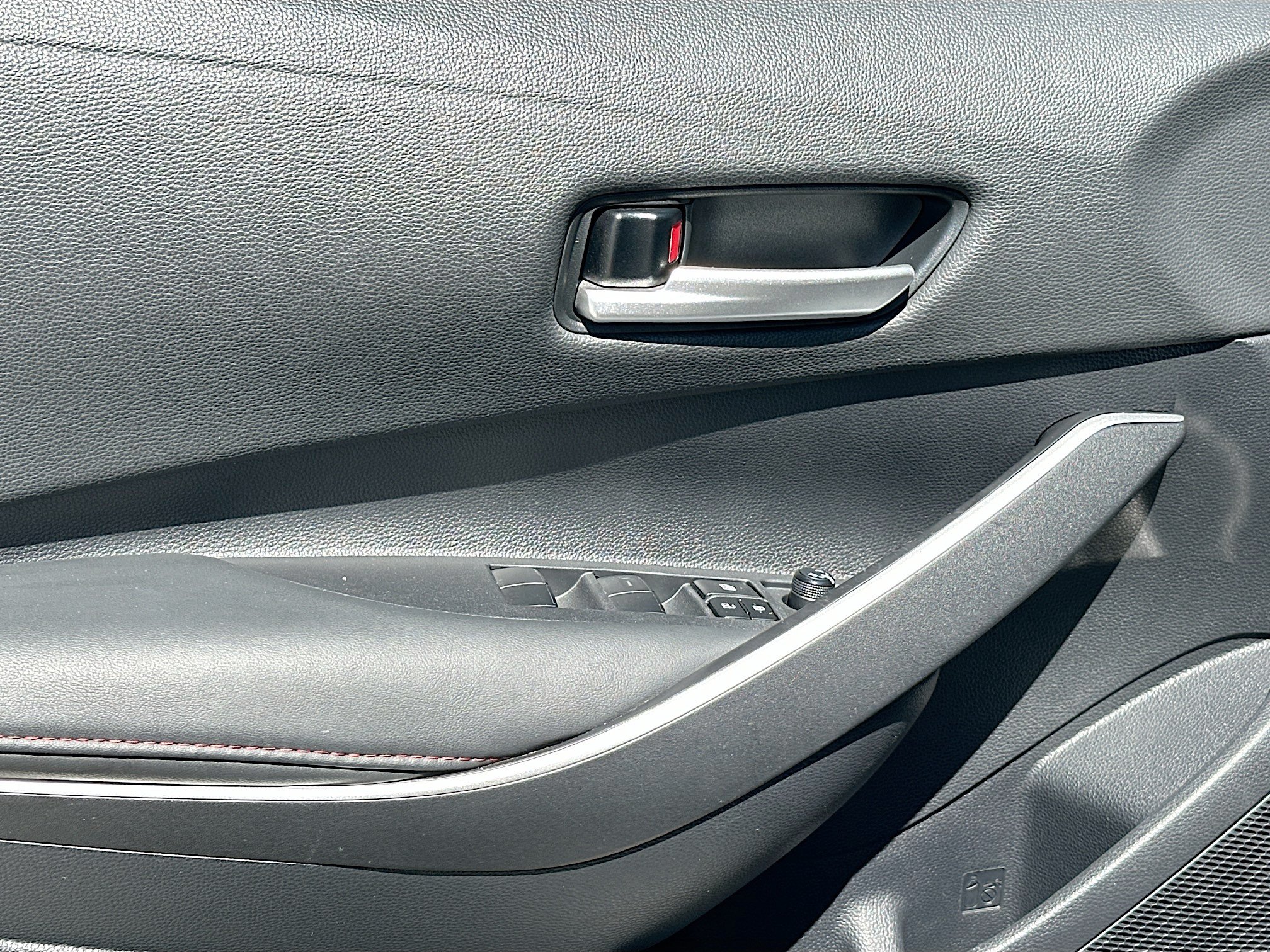 Used 2025 Toyota Corolla SE FWD image 15