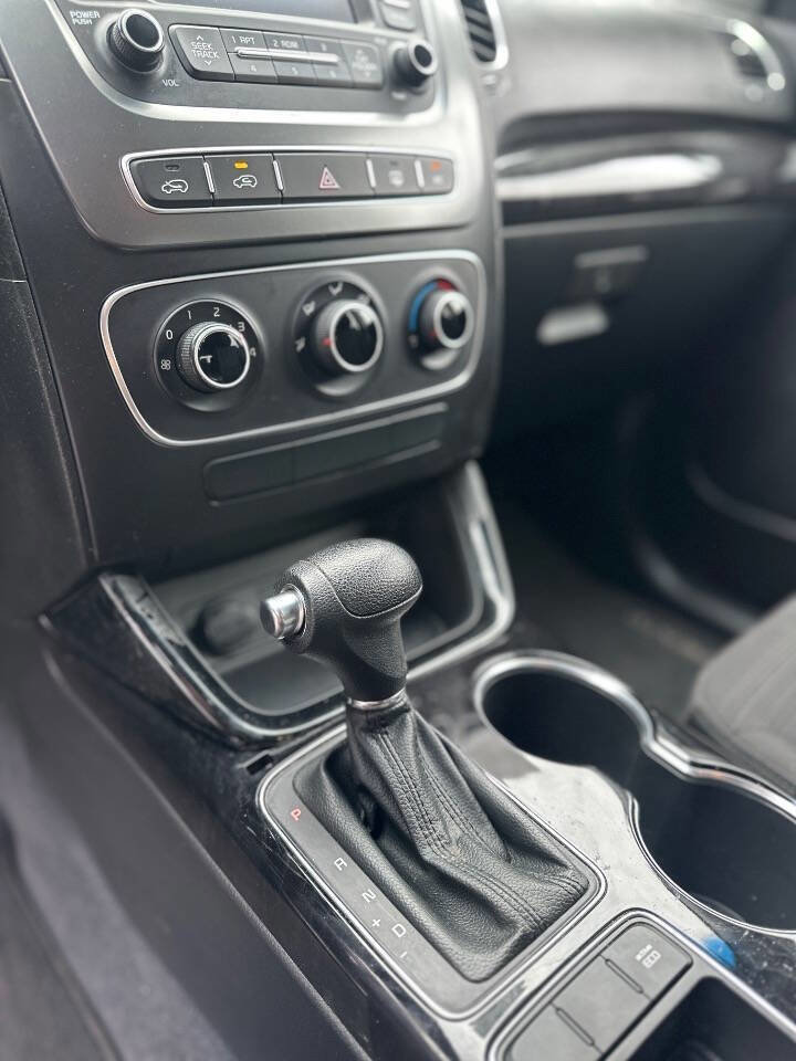 Used 2015 Kia Sorento LX image 17