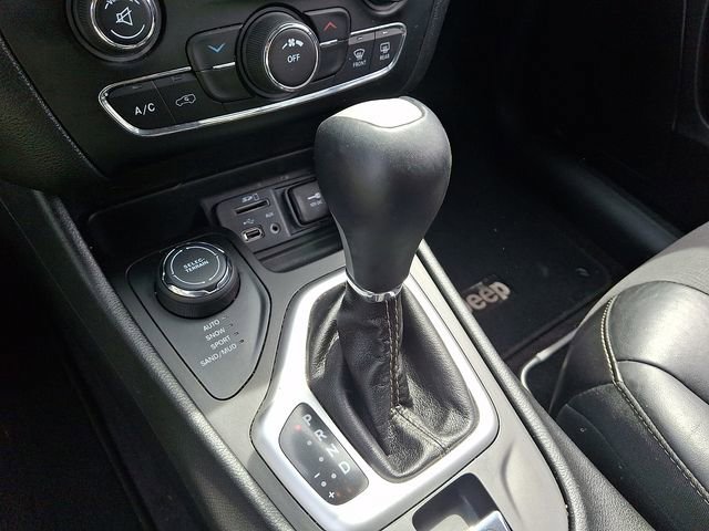 Used 2018 Jeep Cherokee Latitude Plus AWD/4WD image 26
