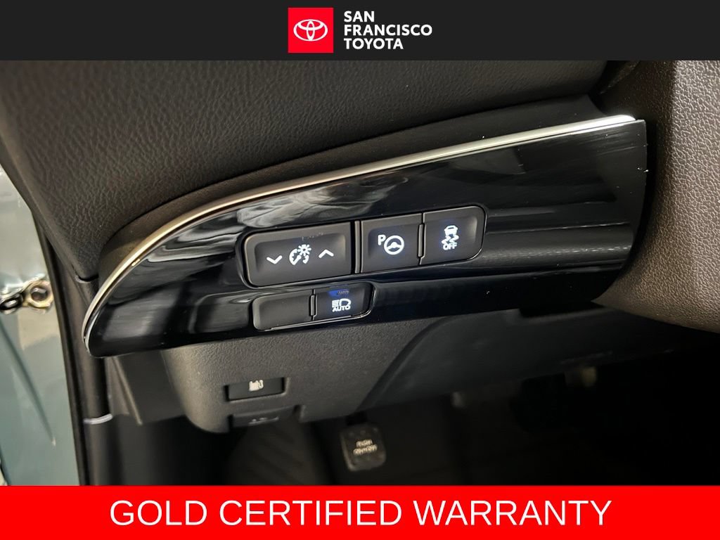 Certified 2022 Toyota Prius LE FWD image 31
