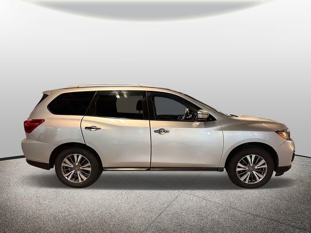Used 2020 Nissan Pathfinder SV FWD image 2