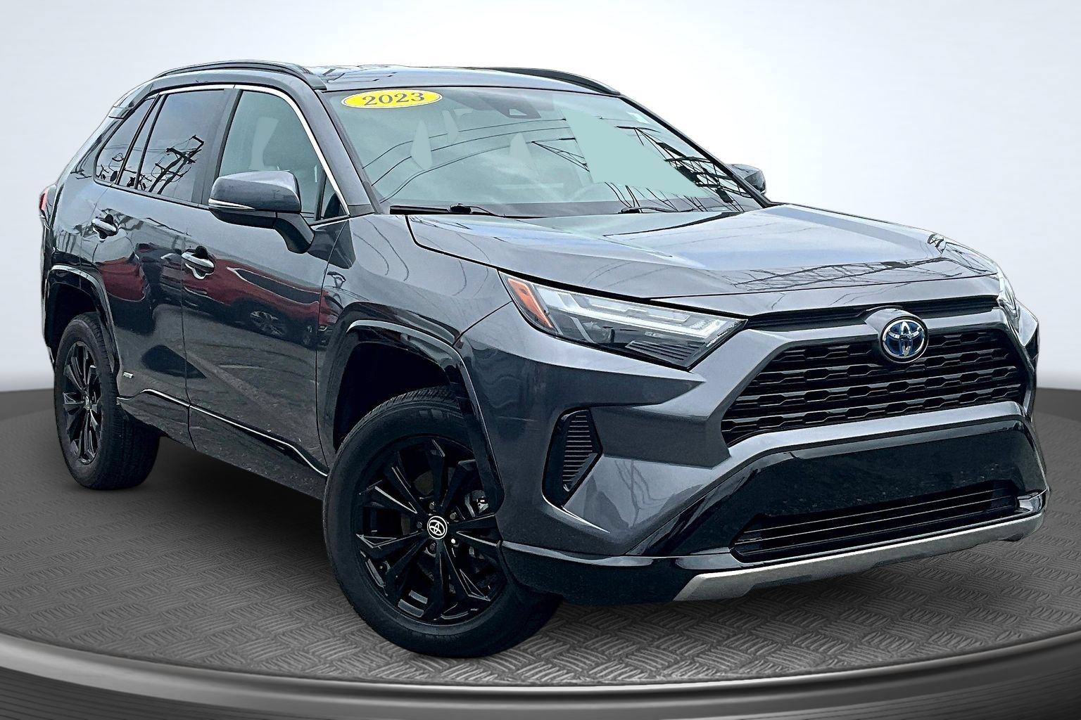 Used 2023 Toyota RAV4 SE AWD/4WD image 2