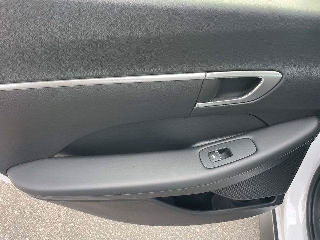 Certified 2025 Hyundai Sonata SE FWD image 12