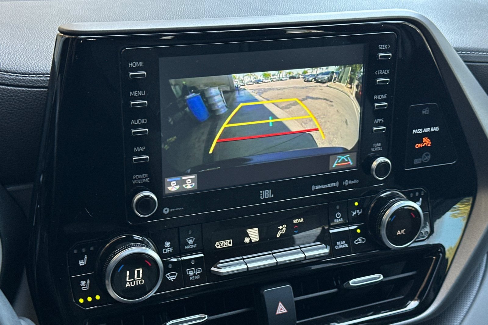 Used 2020 Toyota Highlander Limited FWD image 21
