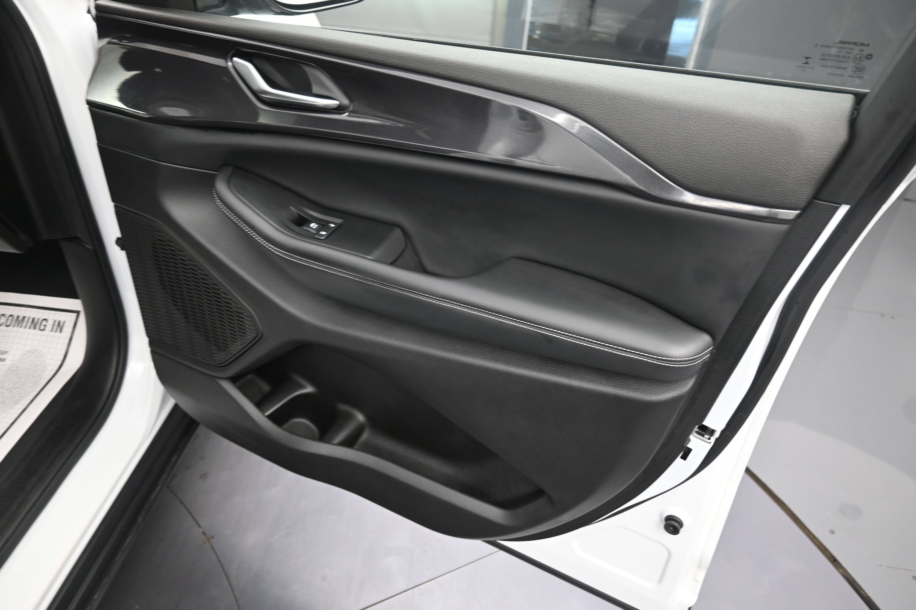 Used 2023 Jeep Grand Cherokee L Laredo AWD/4WD image 44