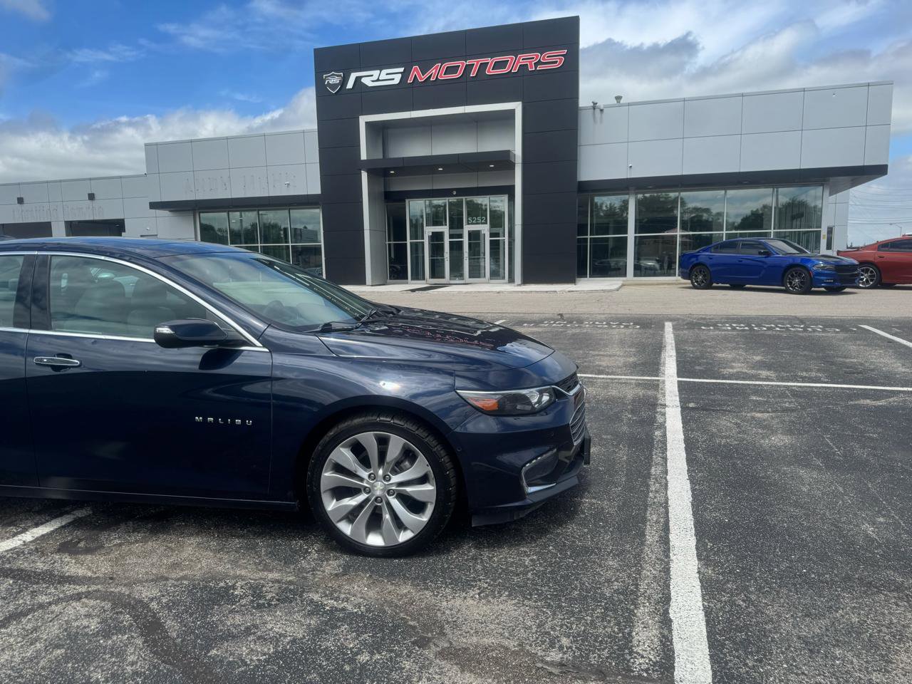 Used 2018 Chevrolet Malibu Premier w/ Premier Sun and Wheel Package FWD image 10