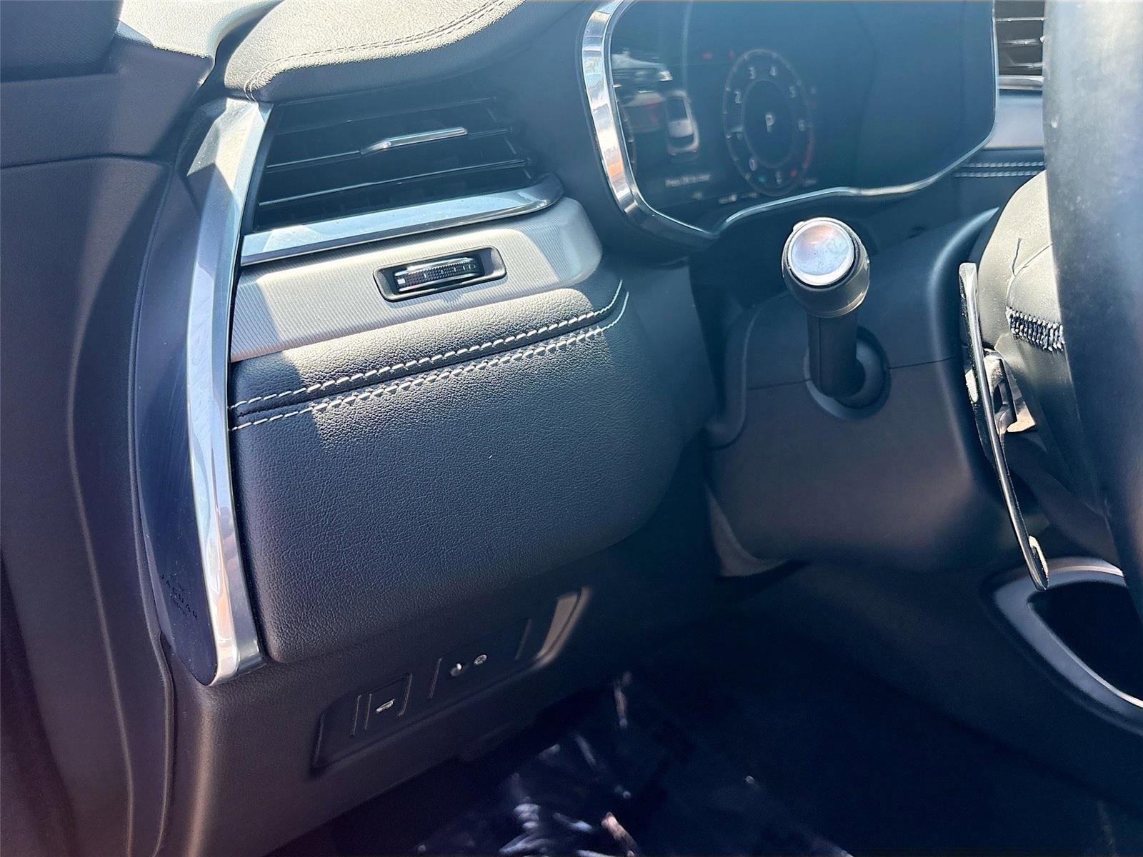 Used 2024 Jaguar F-PACE R-Dynamic S image 11