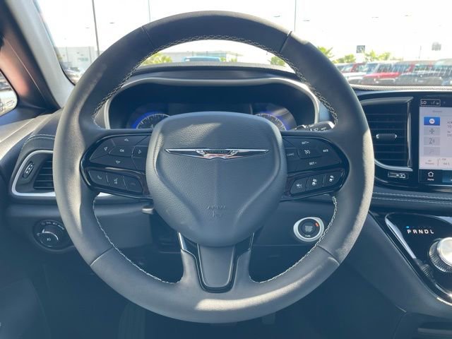 New 2026 Chrysler Pacifica Select w/ S Appearance Package image 8