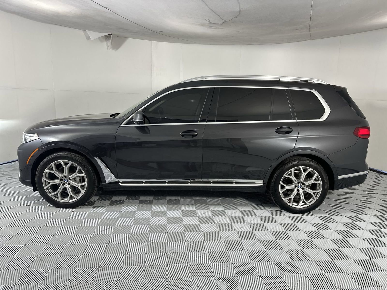 Used 2021 BMW X7 xDrive40i w/ Parking Assistance Package image 5