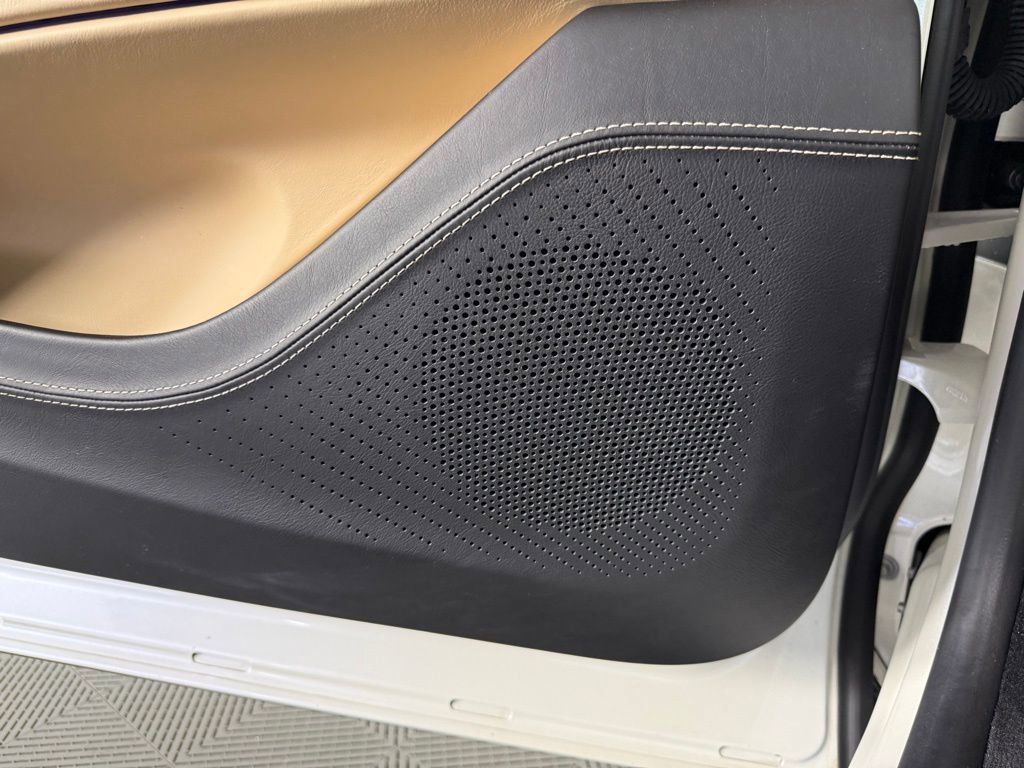 Used 2021 Aston Martin DBX image 21