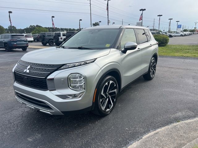 Used 2024 Mitsubishi Outlander SE Black Edition image 4