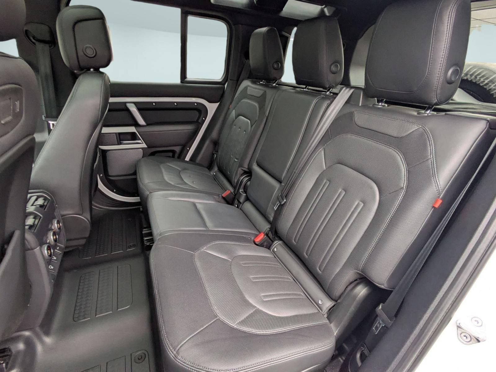 Used 2022 Land Rover Defender 110 X-Dynamic HSE AWD/4WD image 25