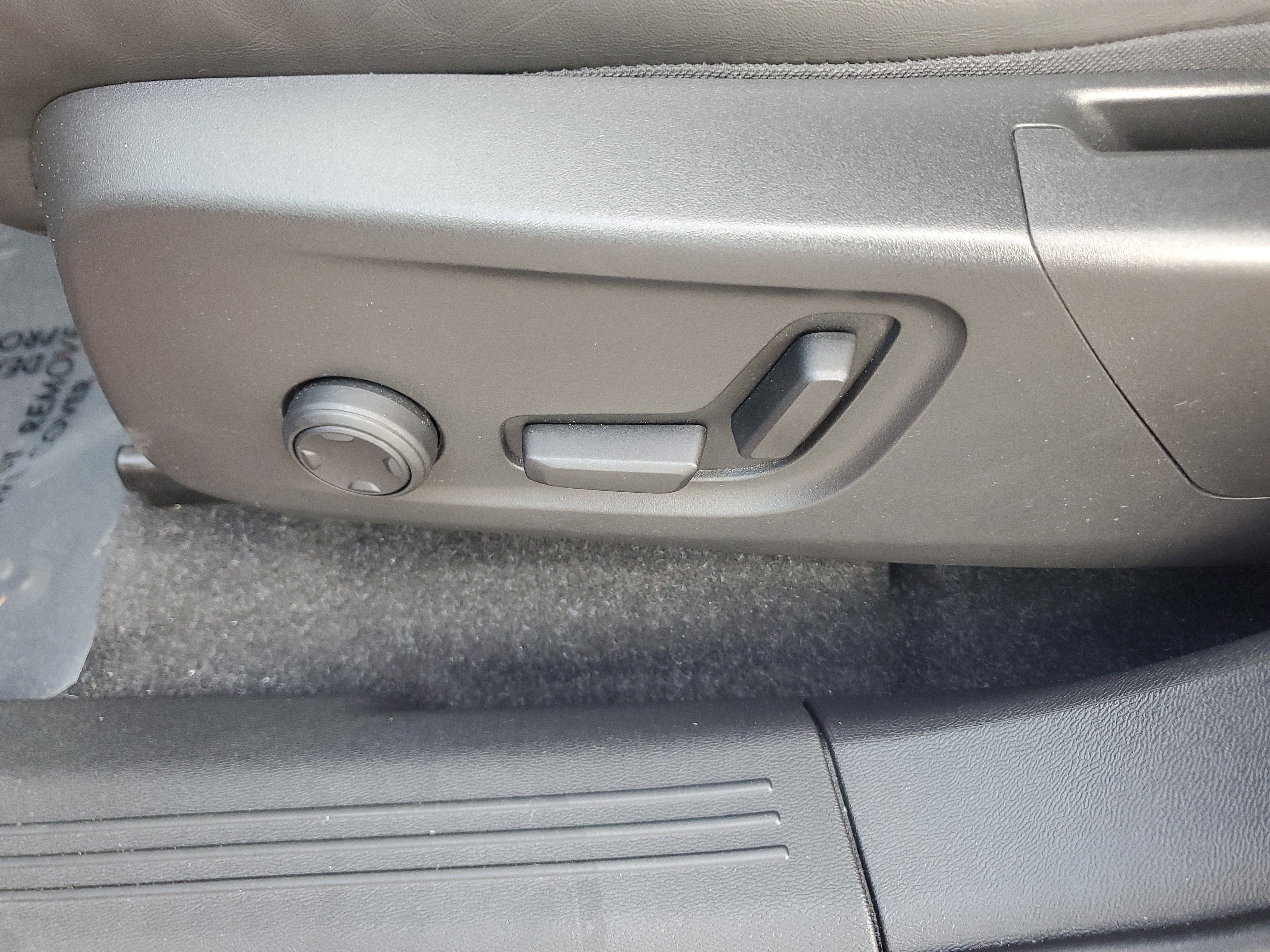 Used 2021 Volvo XC40 P8 Recharge w/ Advanced Package image 12