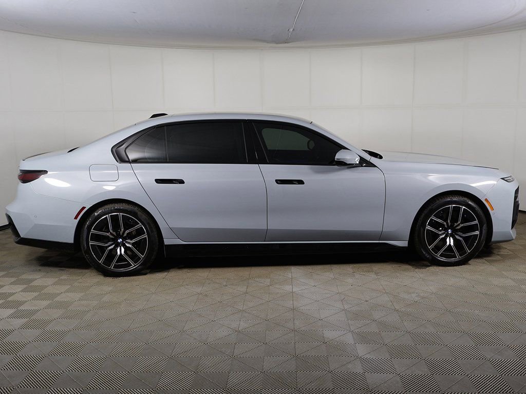 Used 2025 BMW i7 xDrive60 w/ Premium Package AWD/4WD image 17