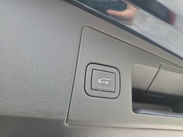 Used 2025 Cadillac XT5 Premium Luxury w/ LPO, Floor Liner Package FWD image 19