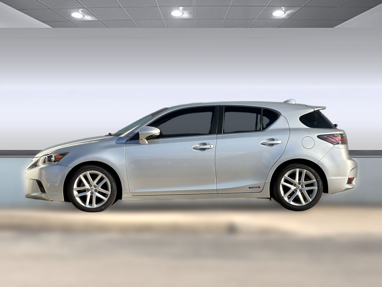 Used 2015 Lexus CT 200h w/ Navigation Package FWD image 2