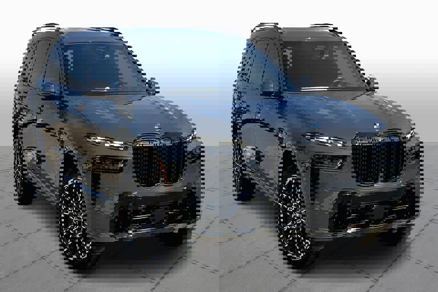 Used 2024 BMW X7 xDrive40i w/ M Sport Package image 3