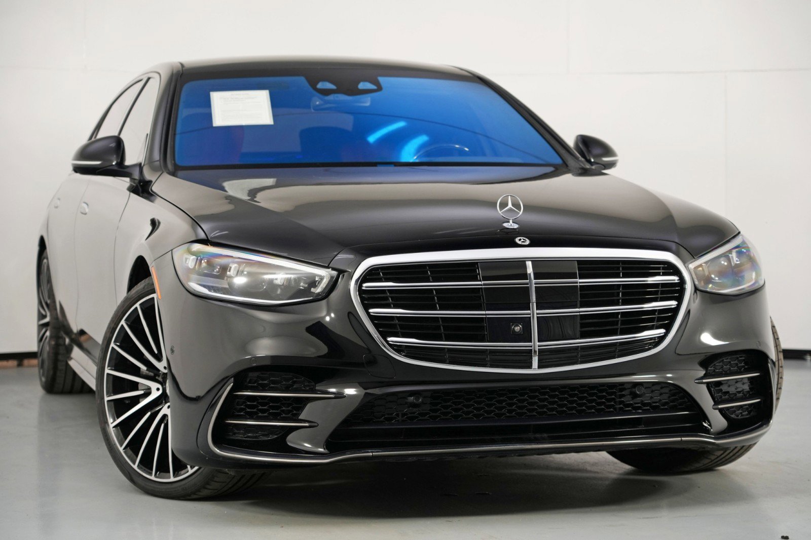 Used 2023 Mercedes-Benz S 580 4MATIC Sedan image 4
