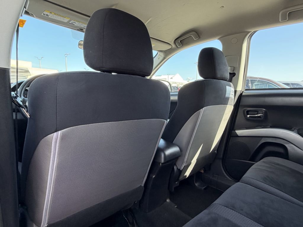 Used 2010 Mitsubishi Outlander ES FWD image 12