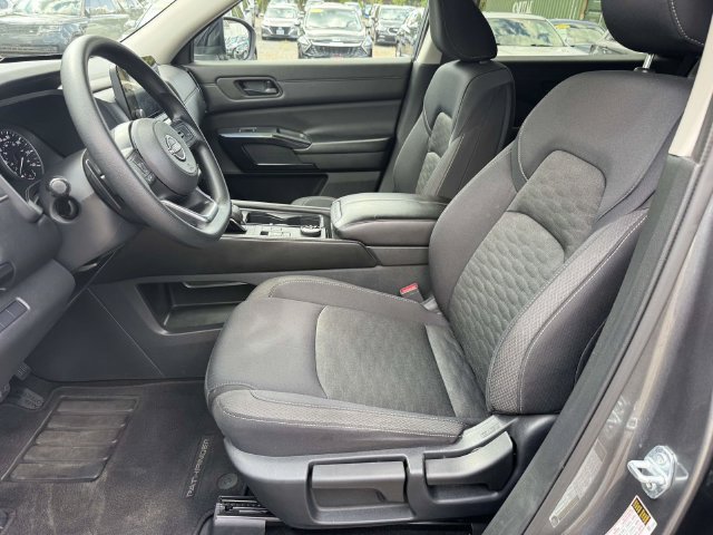 Used 2024 Nissan Pathfinder S AWD/4WD image 16