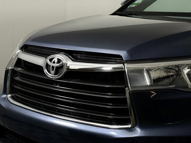 Used 2016 Toyota Highlander LE FWD image 9