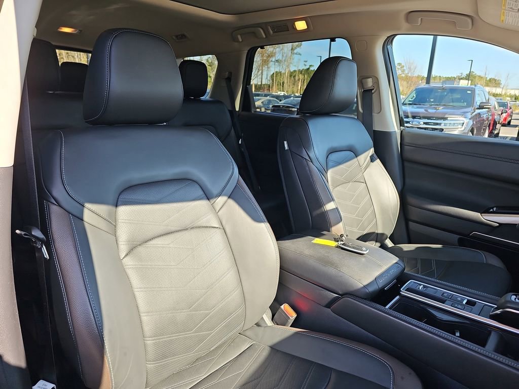 Used 2024 Nissan Pathfinder Platinum w/ Cargo Package image 13