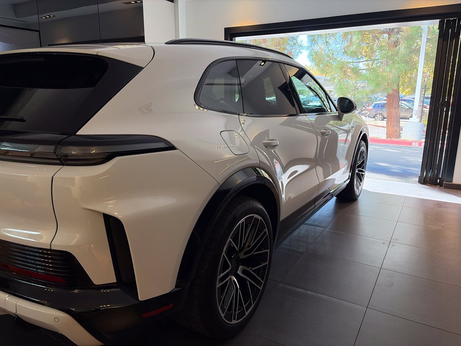 Certified 2026 Porsche Cayenne Turbo AWD/4WD image 5
