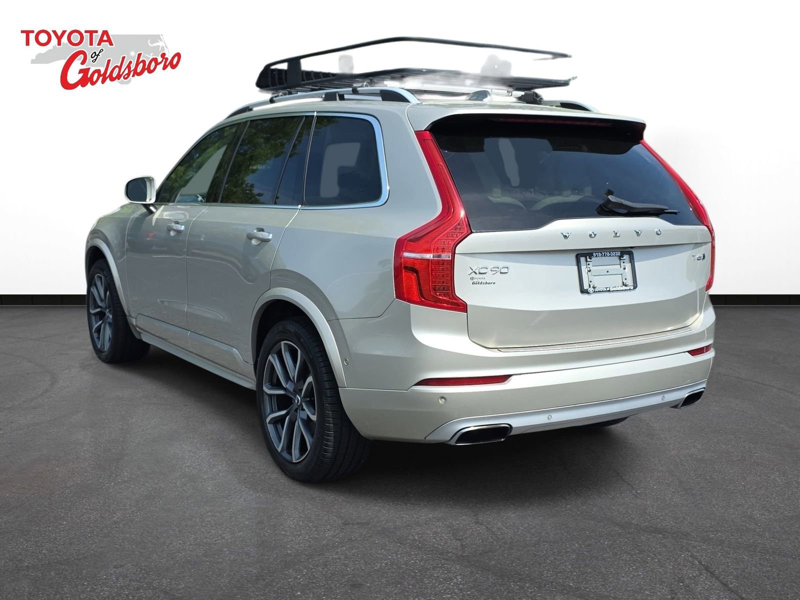 Used 2018 Volvo XC90 T6 Momentum w/ Convenience Package AWD/4WD image 7