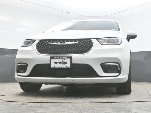 Used 2023 Chrysler Pacifica Touring-L image 28