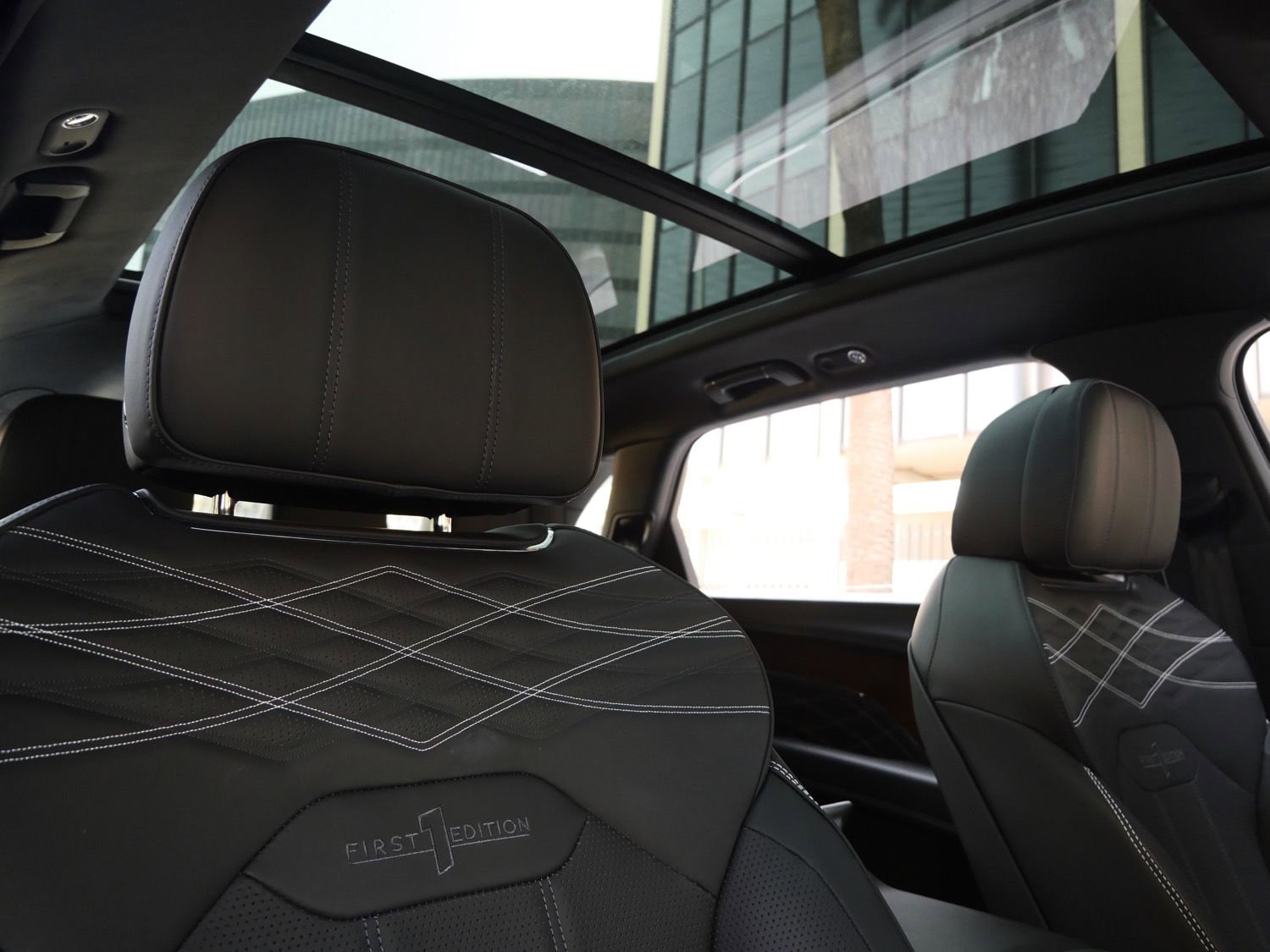 Used 2023 Bentley Bentayga Extended Wheelbase AWD/4WD image 28