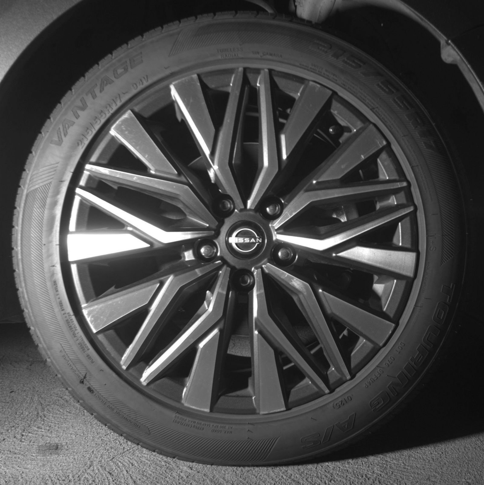 Used 2025 Nissan Altima 2.5 SV FWD image 13