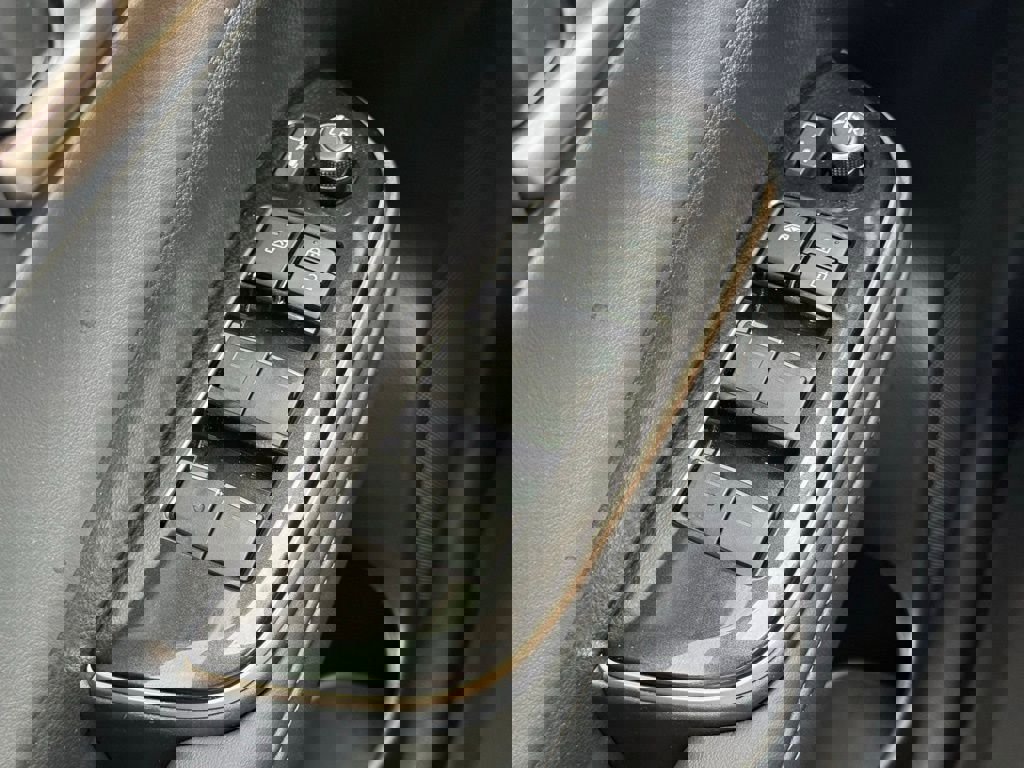 Used 2025 Toyota Crown Signia image 30