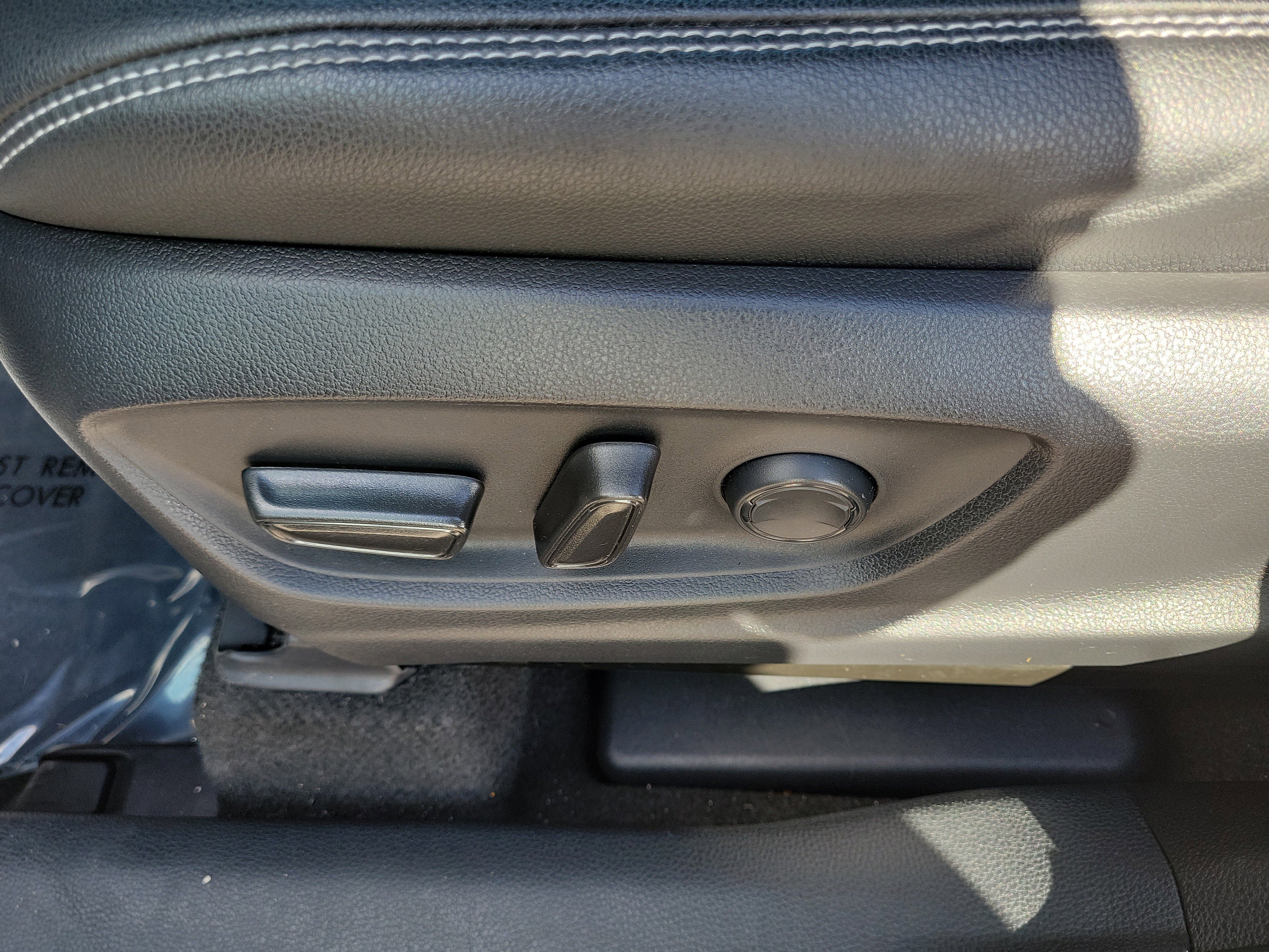 Used 2023 Toyota Corolla Cross XLE image 11