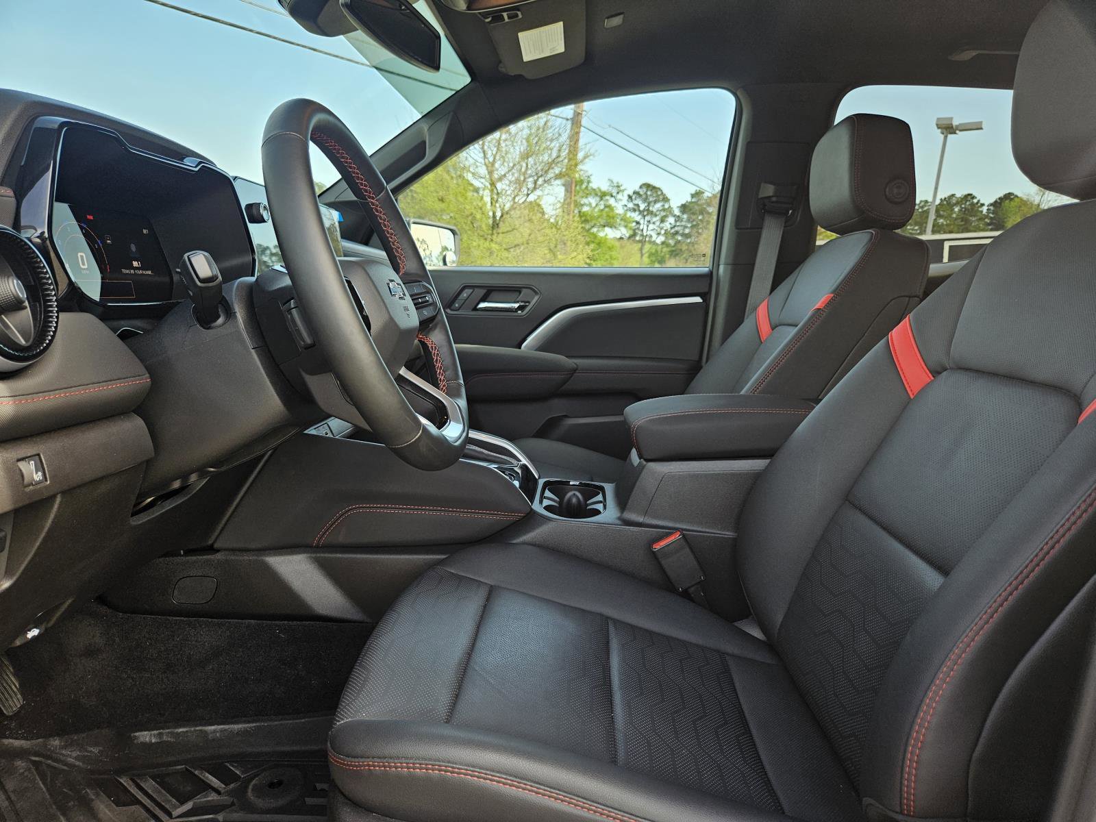 Used 2024 Chevrolet Colorado Z71 w/ Z71 Convenience Package 2 image 9