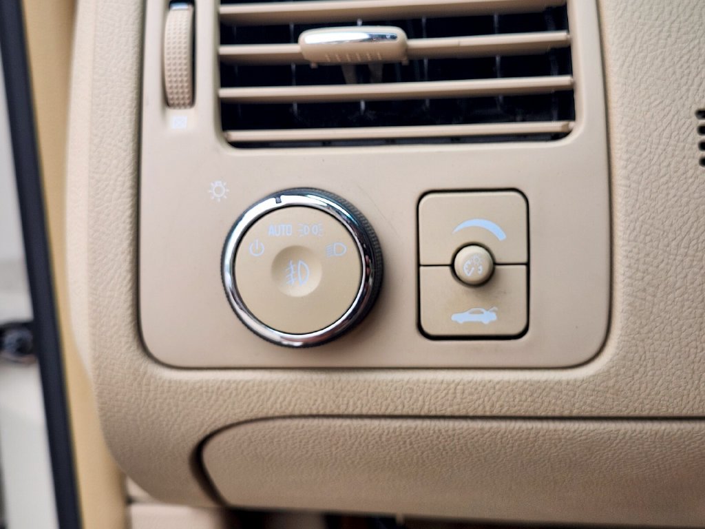 Used 2011 Buick Lucerne CX FWD image 21