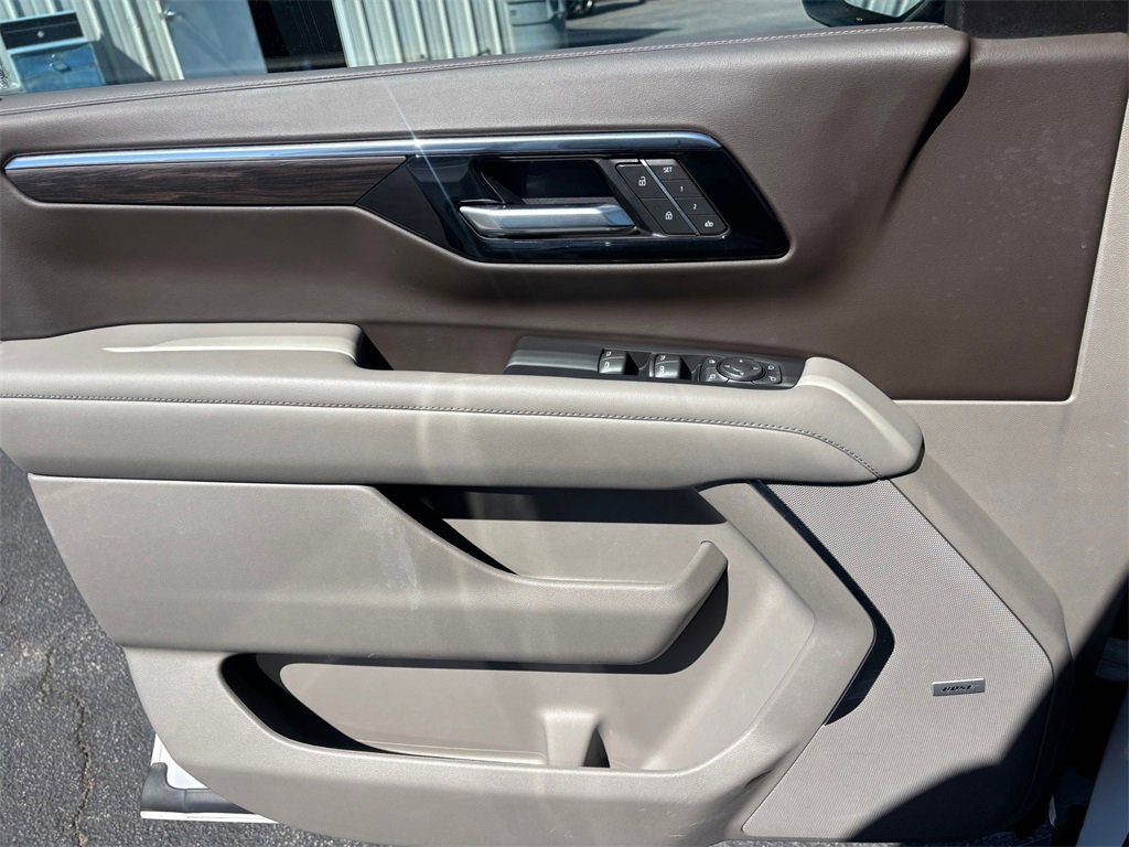 Used 2025 Chevrolet Tahoe LT w/ Comfort Package image 22