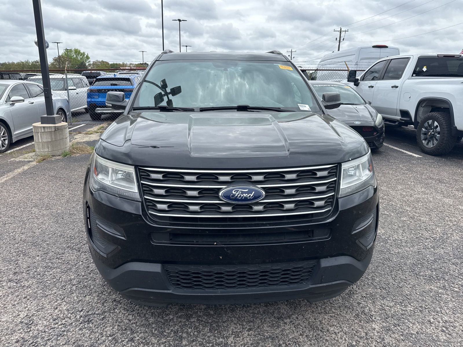 Used 2017 Ford Explorer FWD image 2