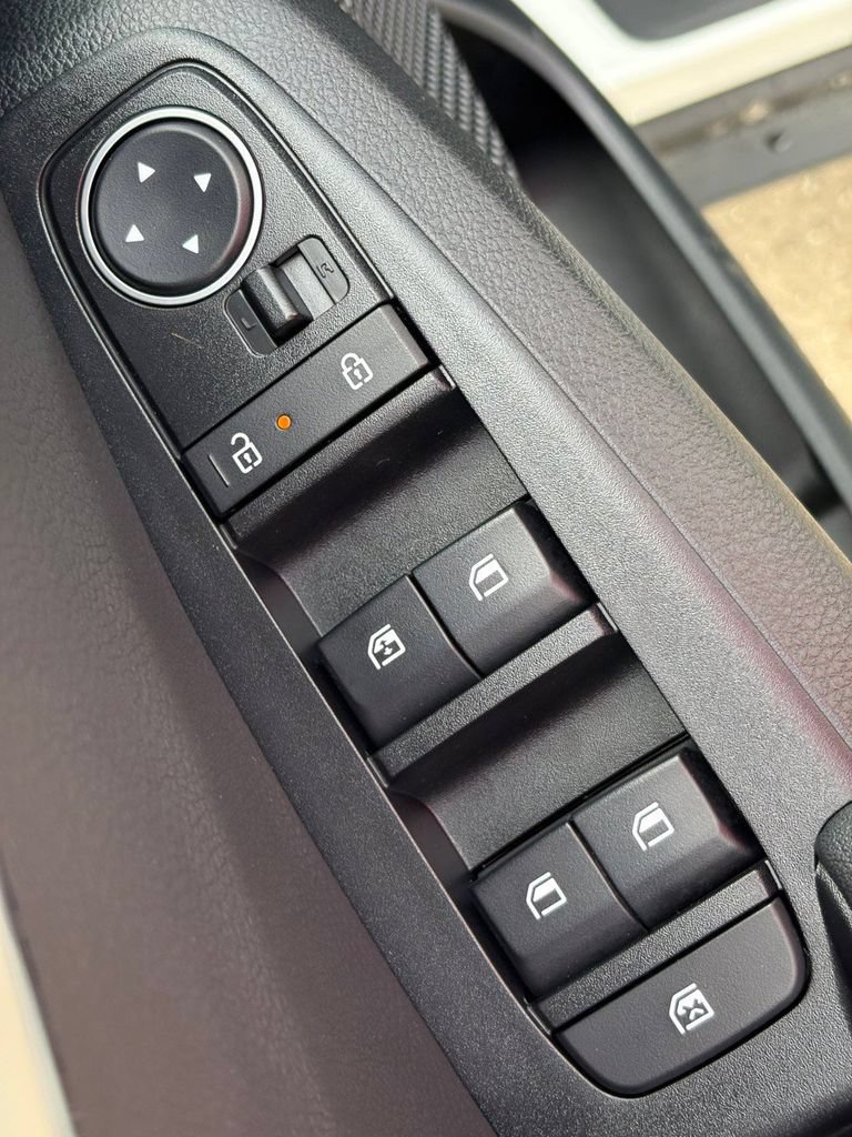 New 2026 Kia Seltos S FWD image 19