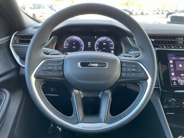 Used 2025 Jeep Grand Cherokee Laredo X image 15