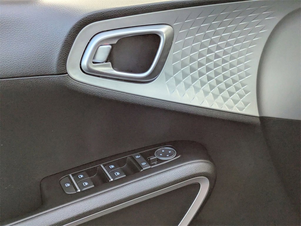 Used 2024 Kia Soul LX w/ Option Group 015 image 16