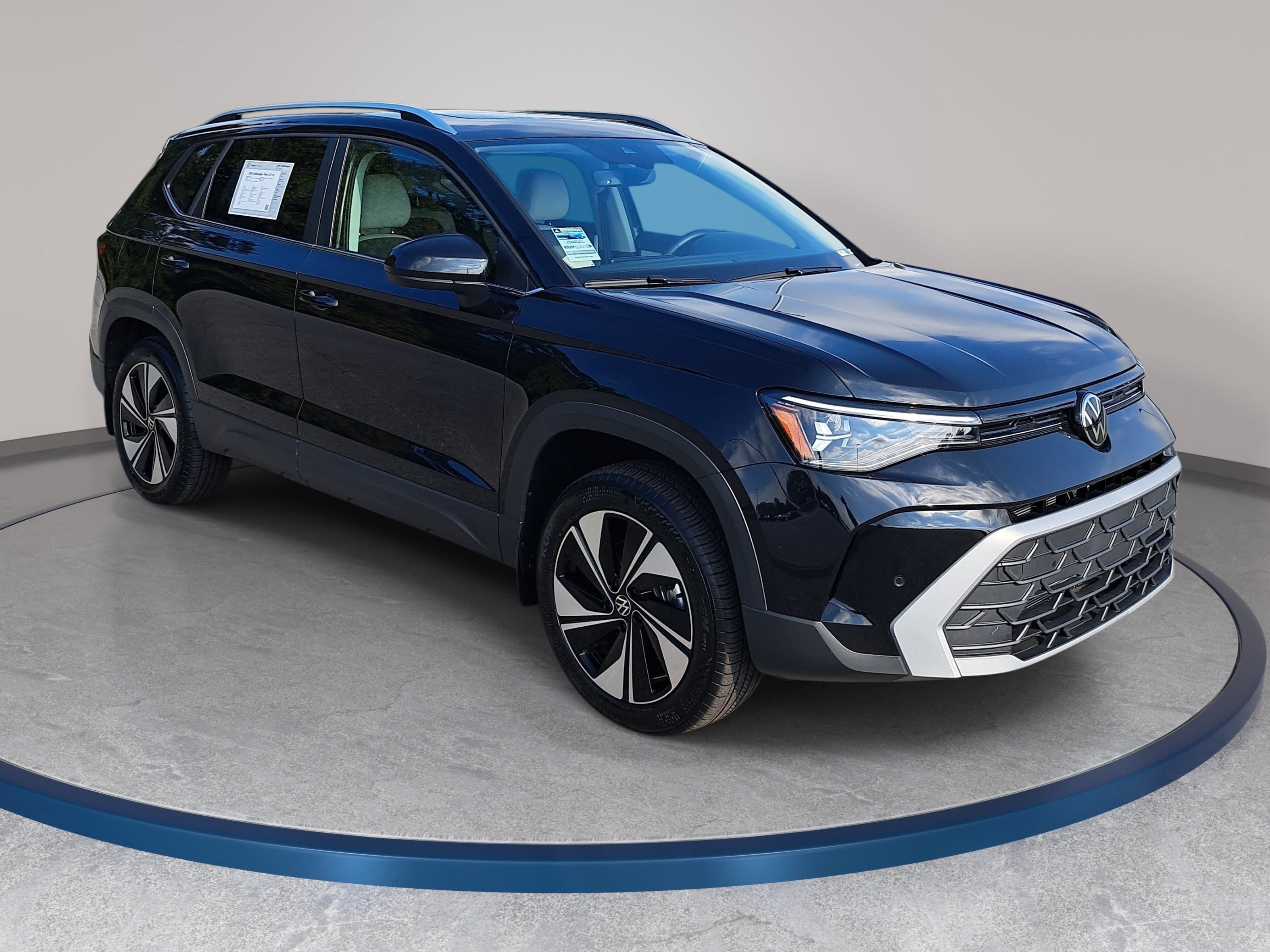 Used 2026 Volkswagen Taos SE AWD/4WD image 3