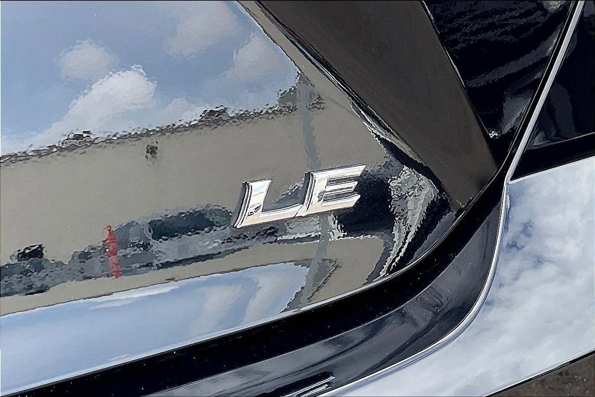 Used 2025 Toyota Camry LE FWD image 9