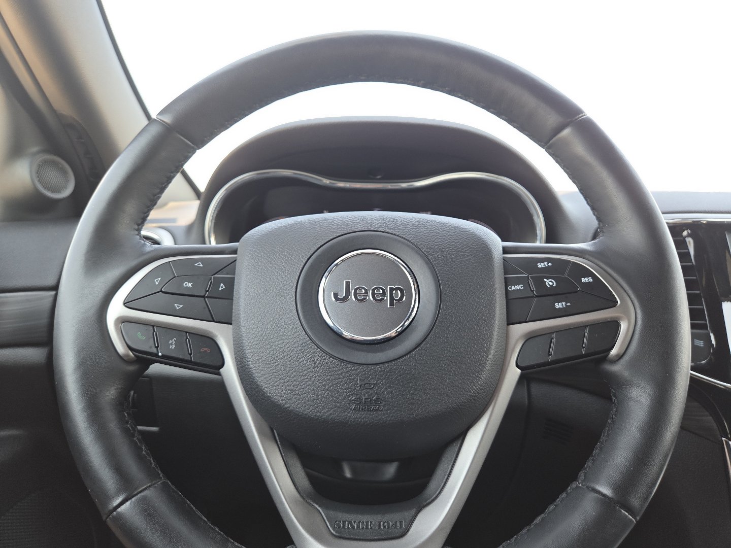 Used 2019 Jeep Grand Cherokee Altitude AWD/4WD image 27