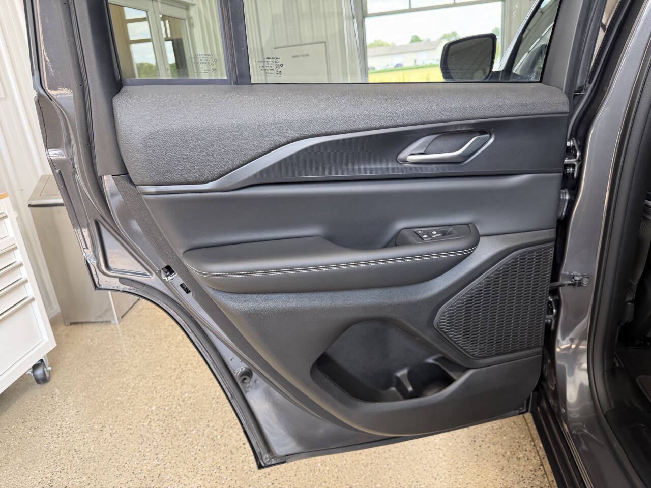 Used 2023 Jeep Grand Cherokee Laredo w/ Luxury Tech Group I AWD/4WD image 22