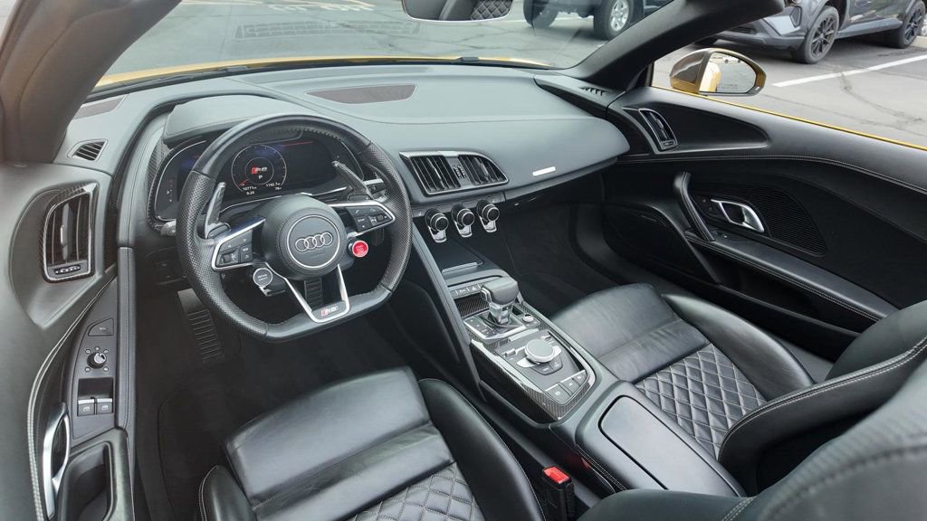 Used 2017 Audi R8 V10 w/ Carbon Exterior Package image 20