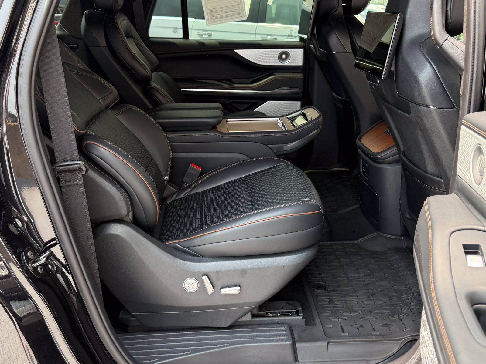 Certified 2025 Lincoln Navigator L Black Label AWD/4WD image 17