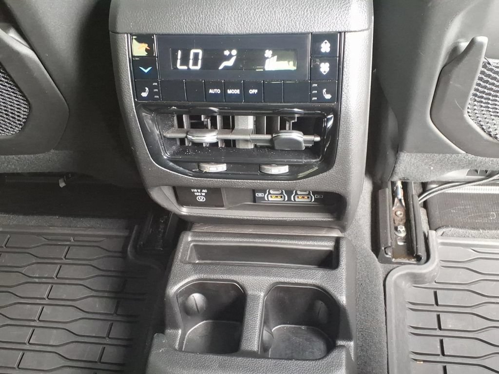 Used 2023 Jeep Grand Cherokee L Limited w/ Luxury Tech Group II RWD image 18